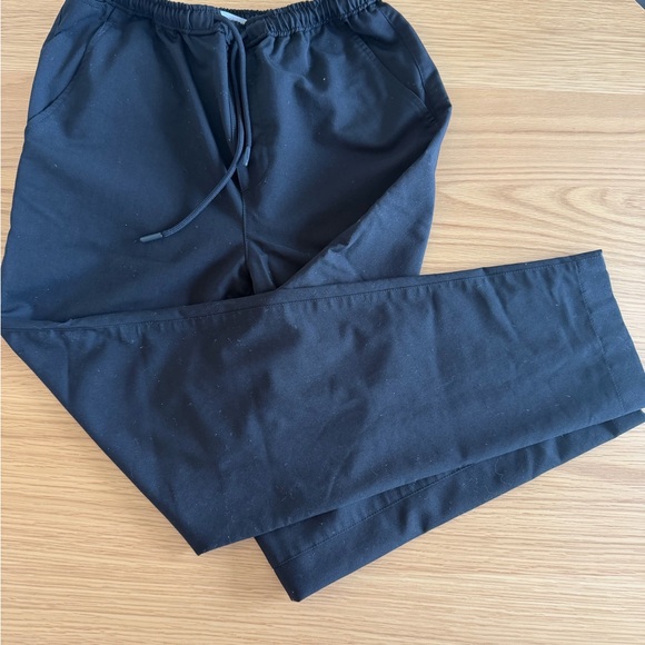 L’Atelier Women's Black Scrub Set (S) - Picture 8 of 11